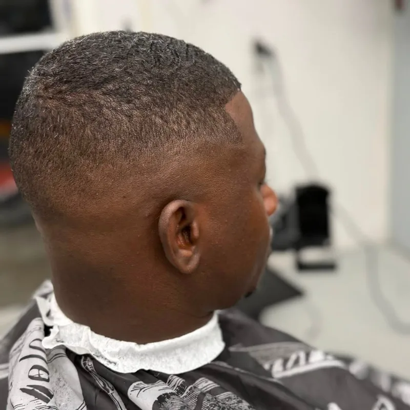 Men's basic haircut Winnipeg — DR COIFFURE