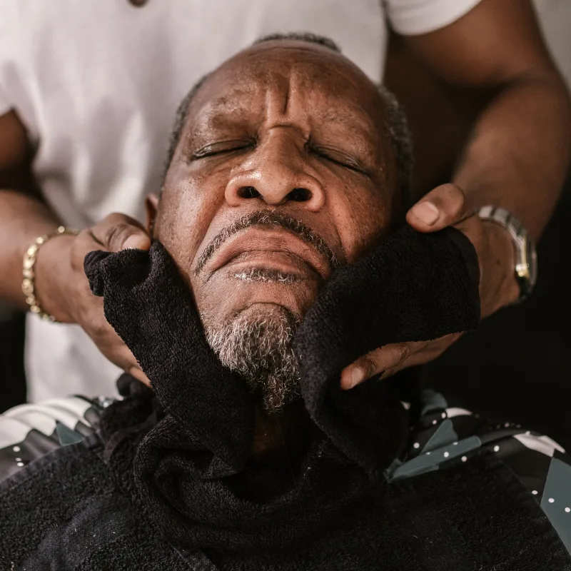 Hot towel shave Winnipeg — DR COIFFURE barber